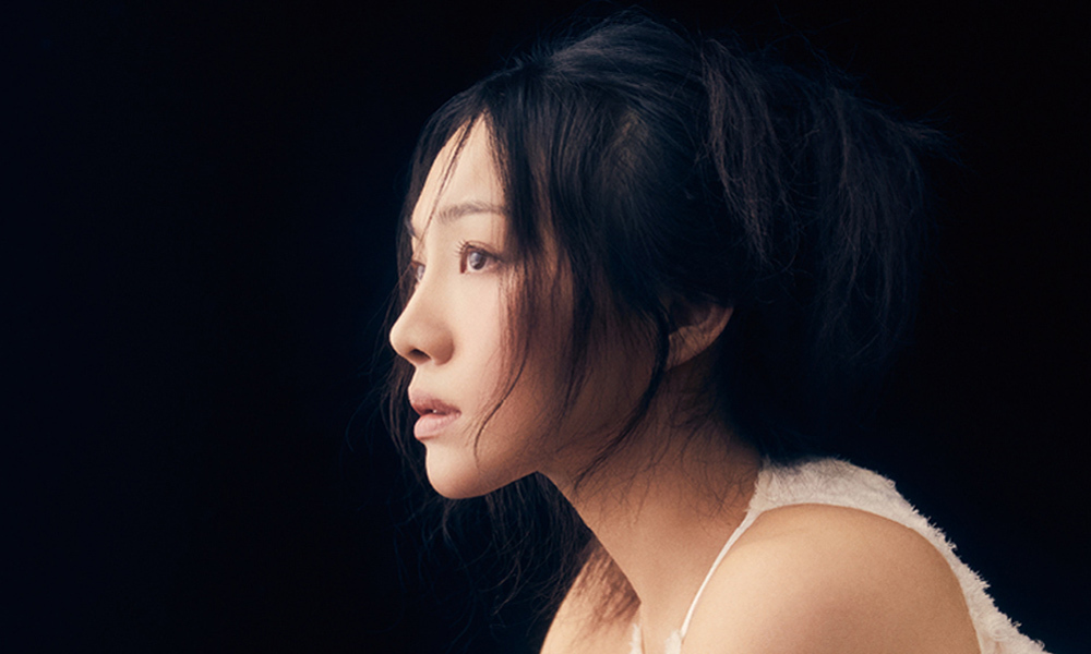 배우 최희서, 오늘 그리고 내일의 모습이 담긴 매력적인 화보 공개