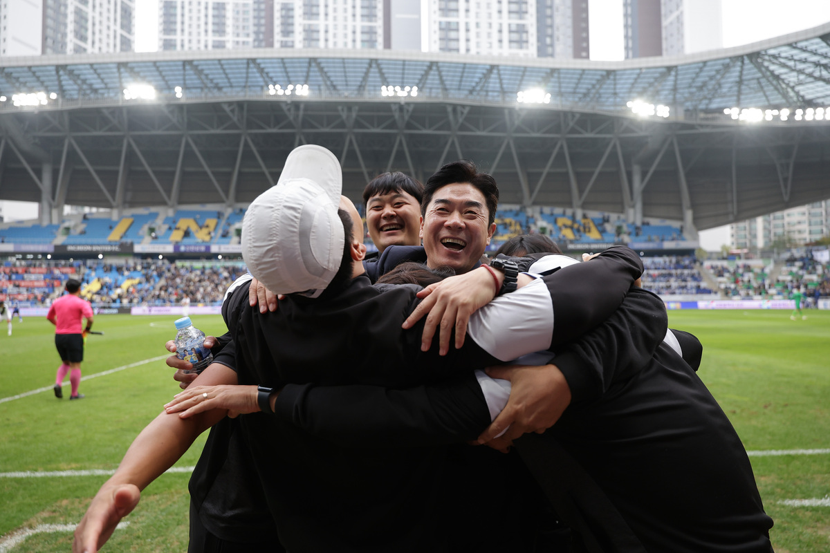 윤정환의 체질 개선에 인천 밸런스의 팀으로… 1년 만에 K리그1 승격 확정