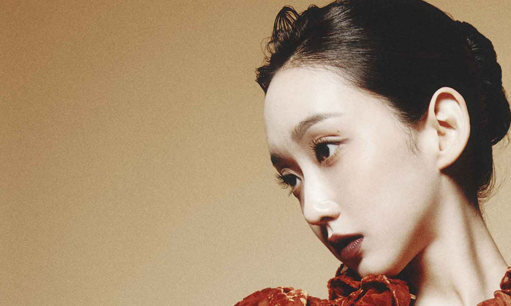 배우 한지현, 성숙하고 우아한 콘셉 화보 공개