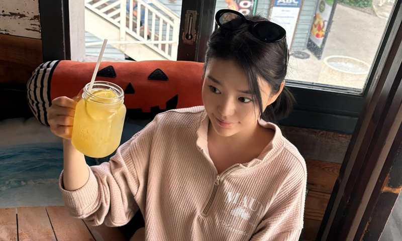 조혜정, 선글라스 찰떡 미모