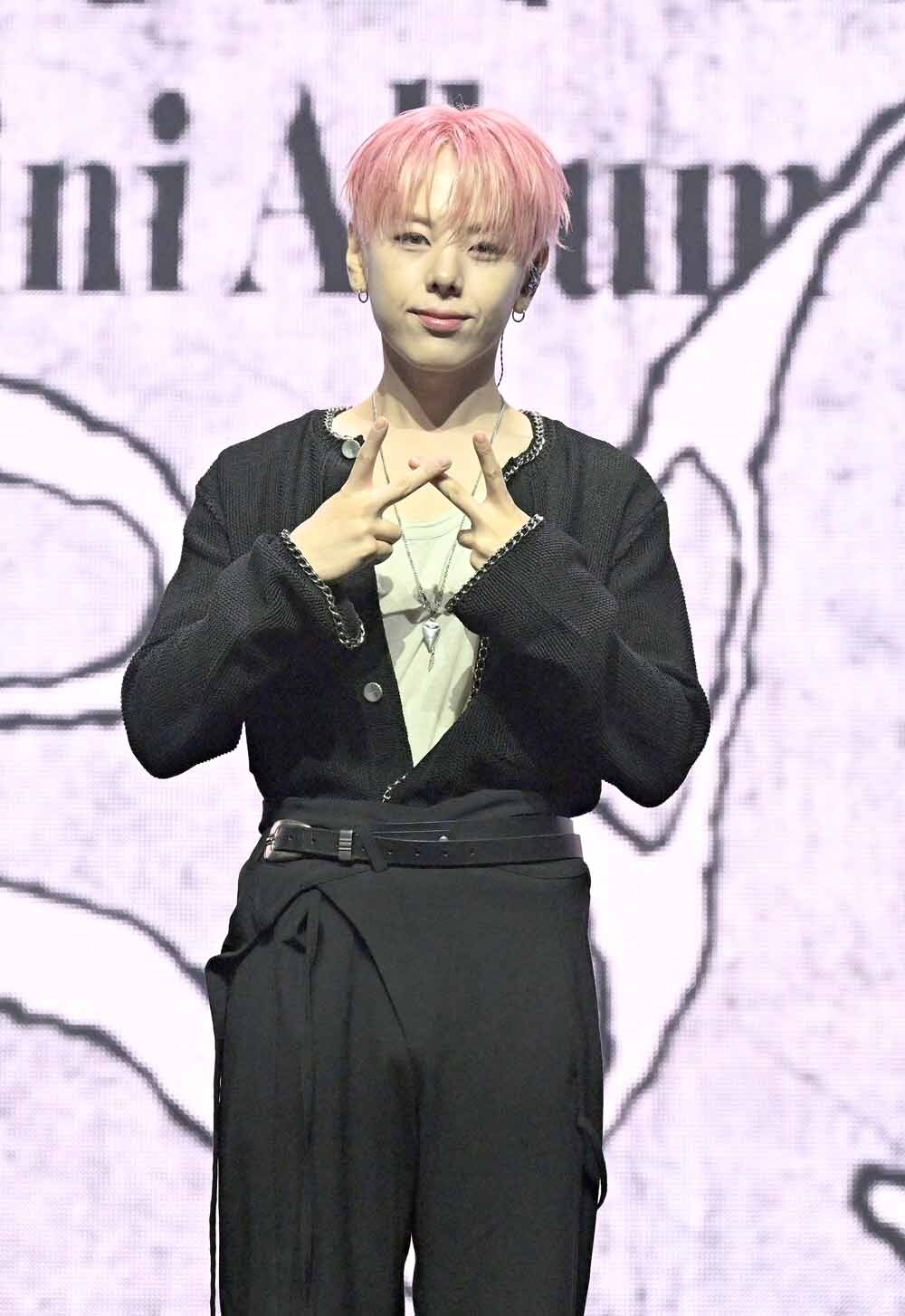 [SW포토]위아이 장대현, '컴백했어요'