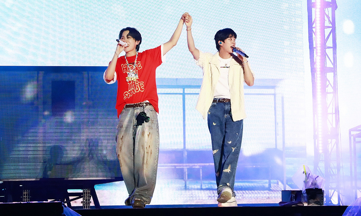 “제이홉·정국은 神” BTS 진, 두 '의리남' 등장에 너스레