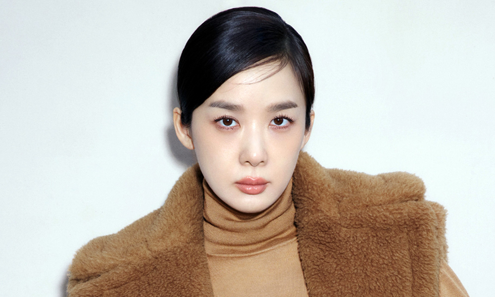 이청아, 도심 속 ‘카멜 우먼’으로 변신