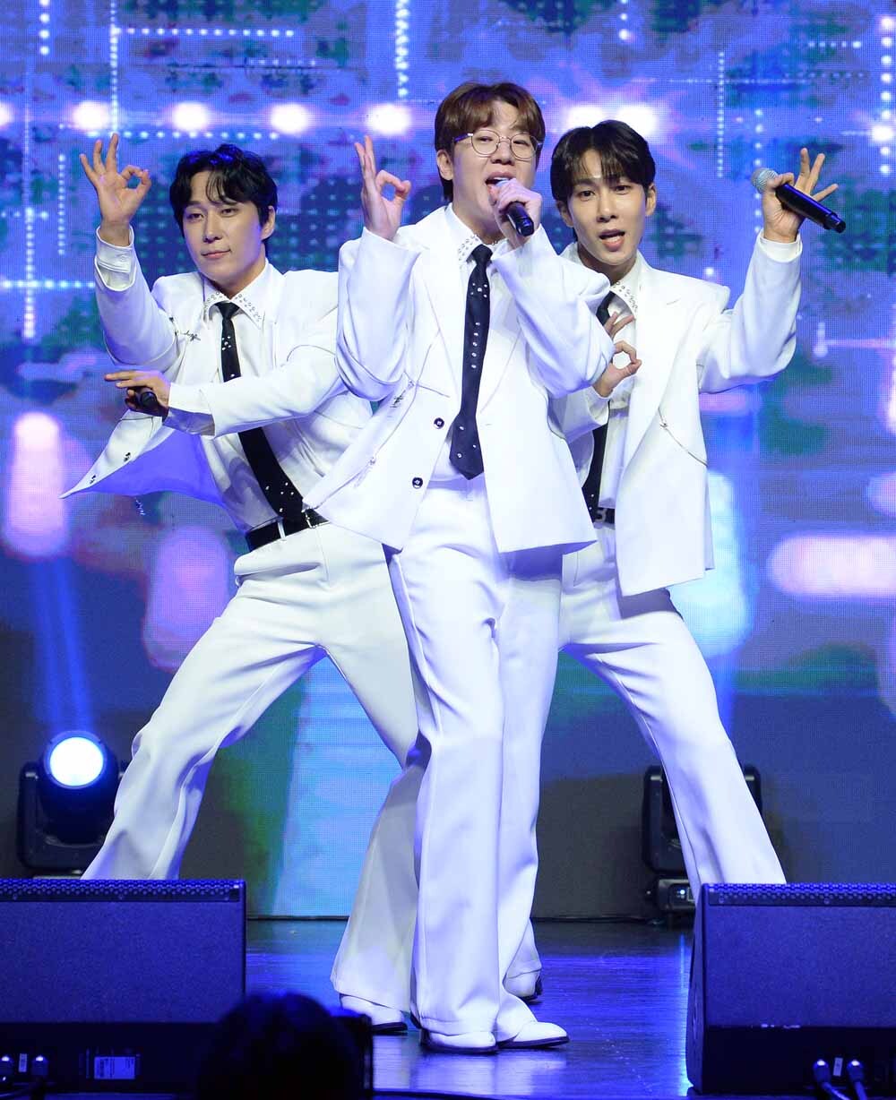 [SW포토]'희노애락'에서 '삼총사'로