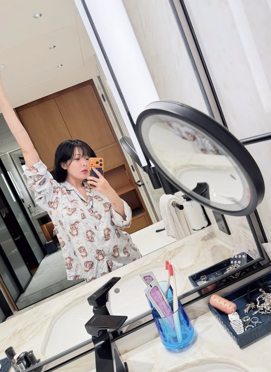 현아, 10kg 감량 후 민낯 셀카 공개…확 달라진 근황