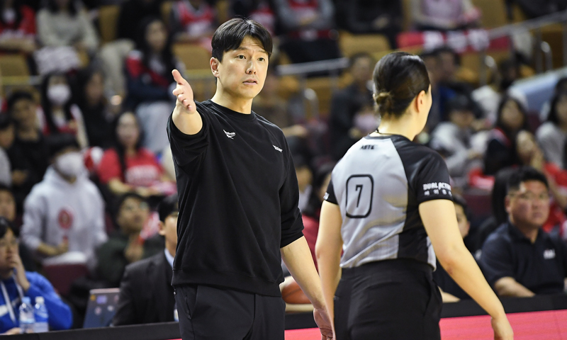 ‘SK 시즌 첫 3연승’ 전희철 감독 &${esc.h}34;최원혁 리바운드 잘해줘&${esc.h}34;