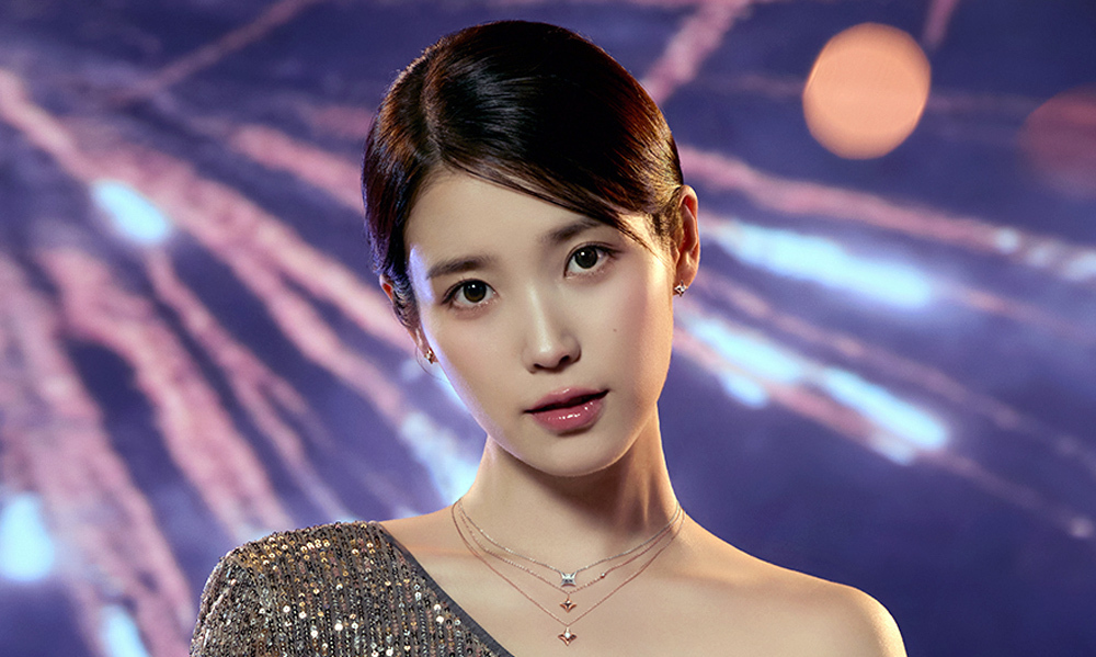 별빛보다 찬란한 아이유의 겨울 화보