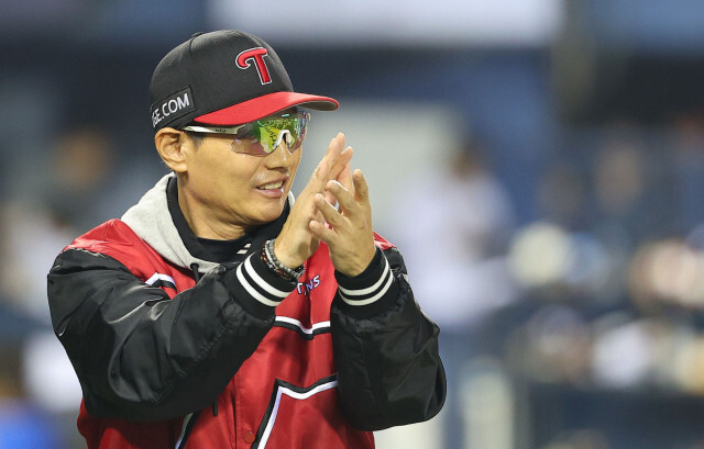 LG 새 역사 쓴 염경엽 감독, ‘결국 너의 시간은 온다’ 출간 기념 사인회… 18일에 팬들 만난다