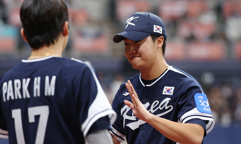 도쿄에서도 묵직한 구위…‘막내’ 정우주가 ‘희망’을 노래한다