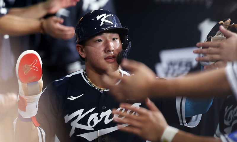 또 넘겼다…안현민, 2G 연속 도쿄돔을 들썩이게 만들다