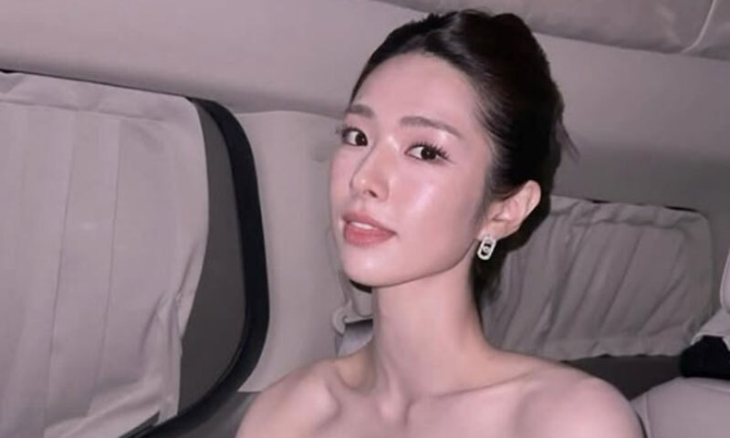 하영, 눈부신 드래스 자태