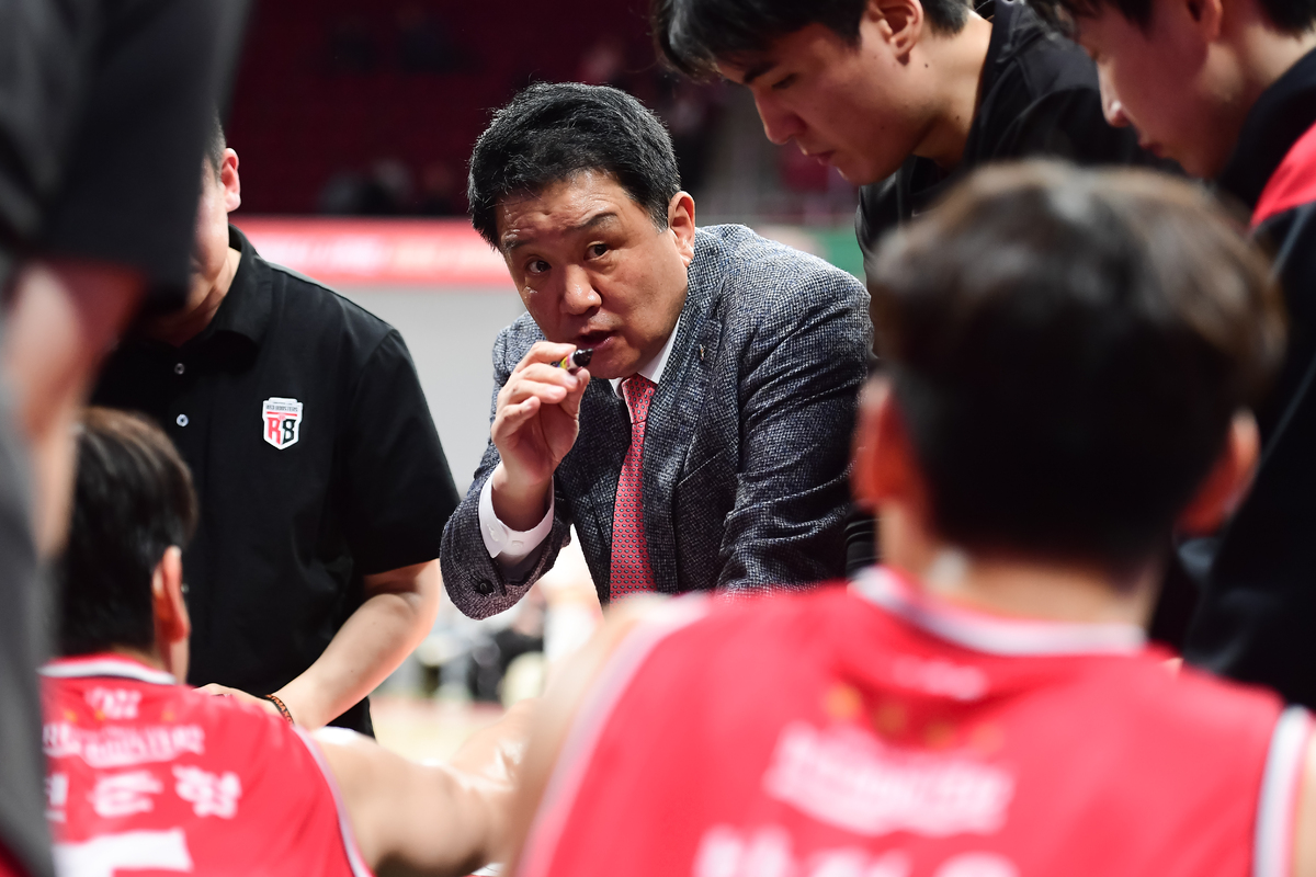 후반 떨어지는 페이스…유도훈 감독 “합의된 공격 필요해”