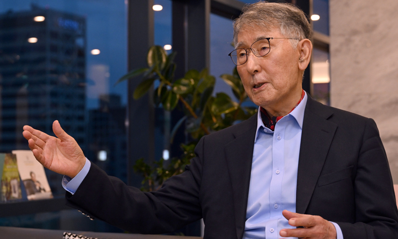 “일상 속에서 계속 움직이고 배우는 습관이 건강 원동력”