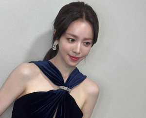 ‘벨벳 드레스’ 한지민, 뚜렷 이목구비