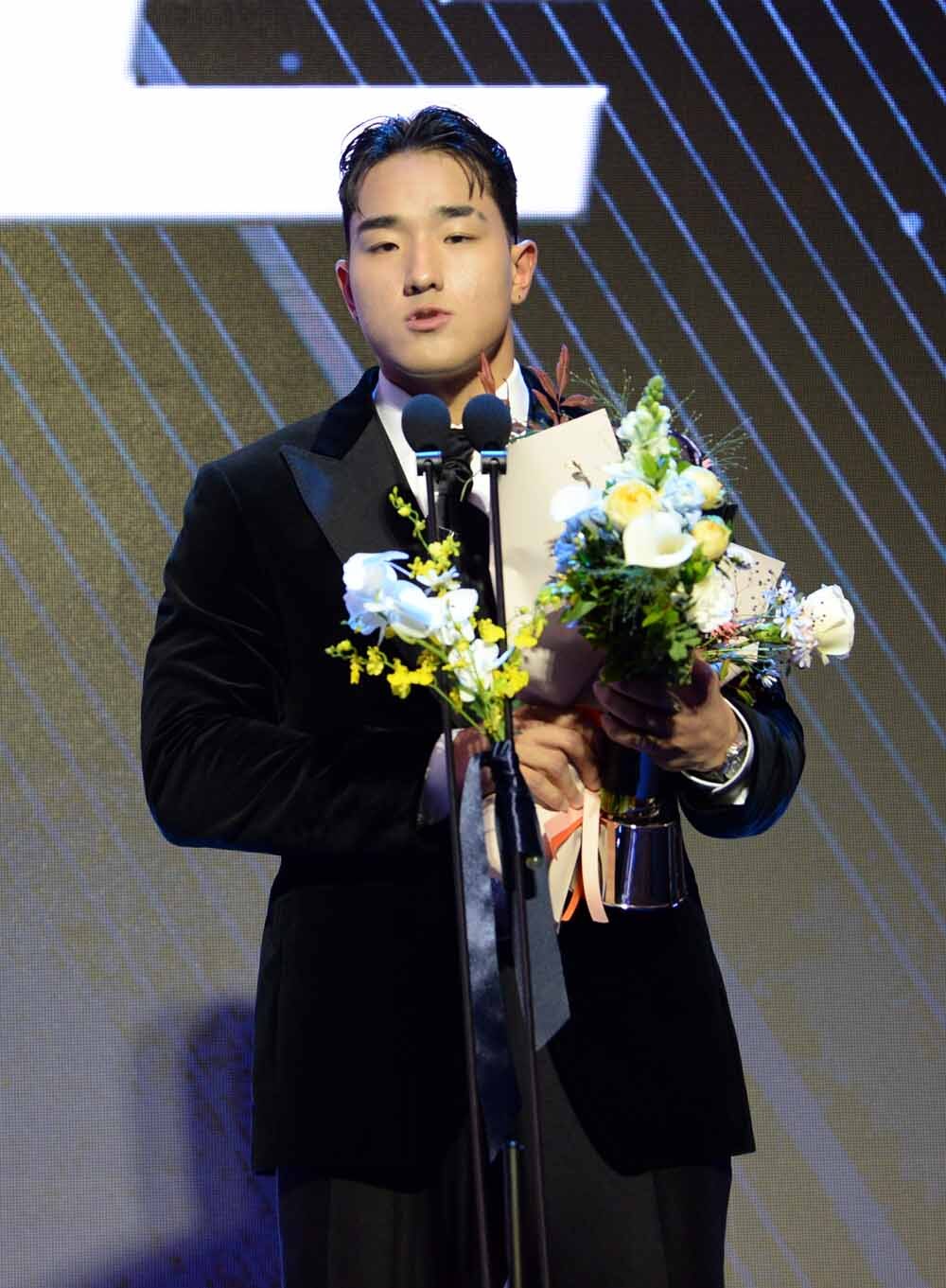 [SW포토]신인상 받은 KT 안현민