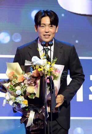 [SW포토]승리상 받은 KIA 이태양