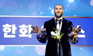 [SW포토]4관왕 한화 폰세