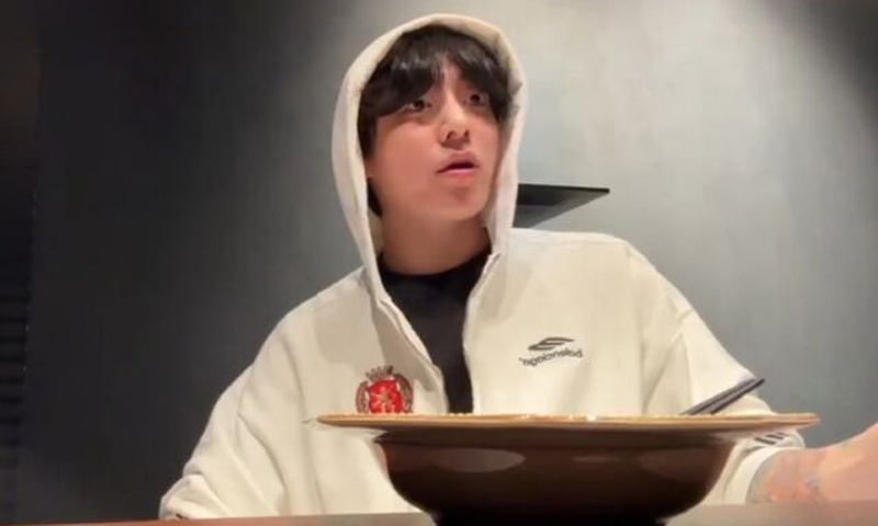 정국, 동거인 공개…"유치원부터 친구"