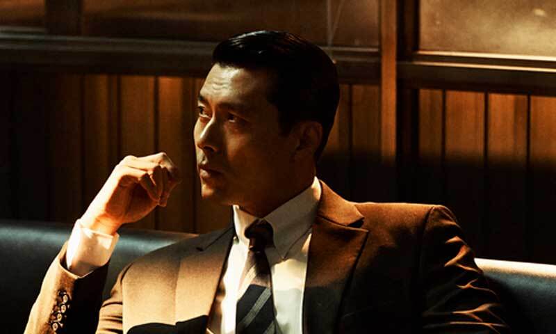 ‘메이드 인 코리아’ 현빈, 야망男 옷 입었다…자세부터 