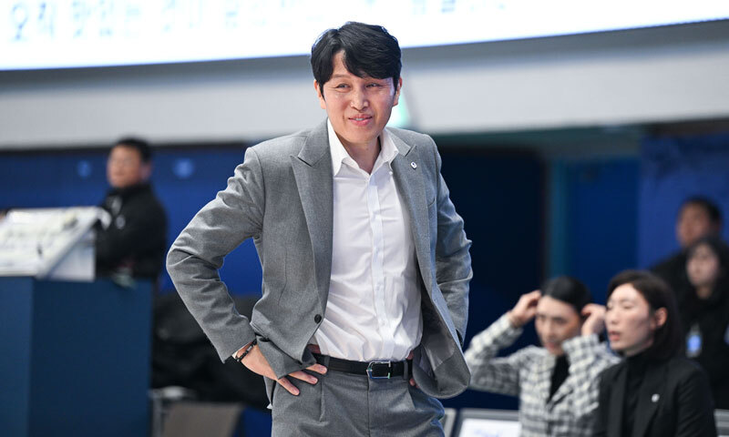 ‘8연패’ 최윤아 신한은행 감독 “기량도, 멘탈도 최약체"