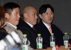 [SW포토] 이영표-차두리-구자철, 후배들을 위해 응원