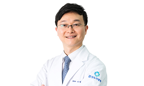 팔 올리기 힘든 오십견, 통증 완화 돕는 비수술 치료법은?