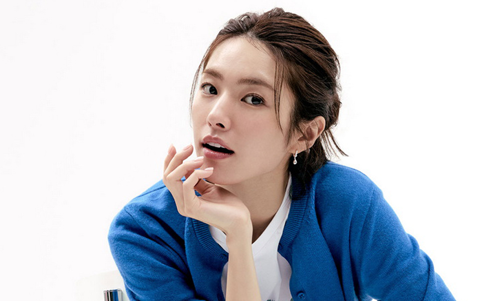 배우 하영, 봄을 부르는 상큼한 매력 공개