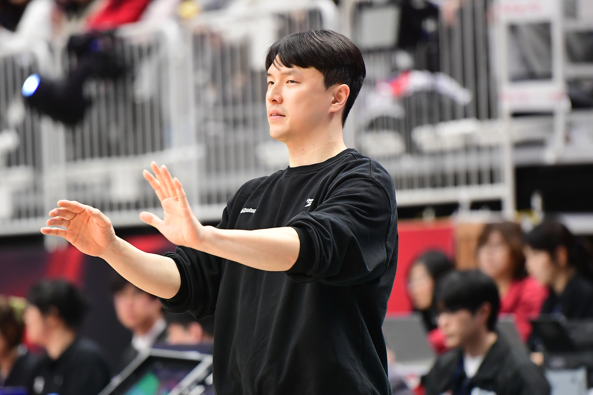사상 초유의 지각 사태…KBL, 김효범 감독에게 제재금 300만원 징계