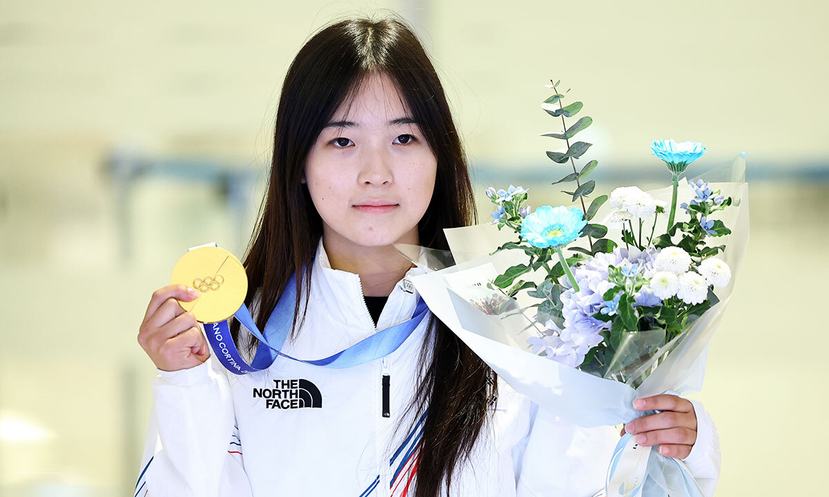 최가온, 환호 속 금의환향… “육전과 마라탕 제일 먹고 싶어”