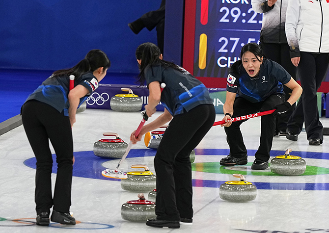 막판 뒤집기…한국 여자 컬링, 중국에 1점차 승리