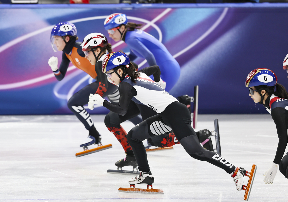 [밀라노=뉴시스] 김근수 기자 = 쇼트트랙 최민정이 18일(현지 시간) 이탈리아 밀라노 아이스스케이팅 아레나에서 열린 2026 밀라노·코르티나 담페초 동계올림픽 여자 쇼트트랙 3000m 계주 결승에서 스타트를 하고 있다. 2026.02.19. ks@newsis.com