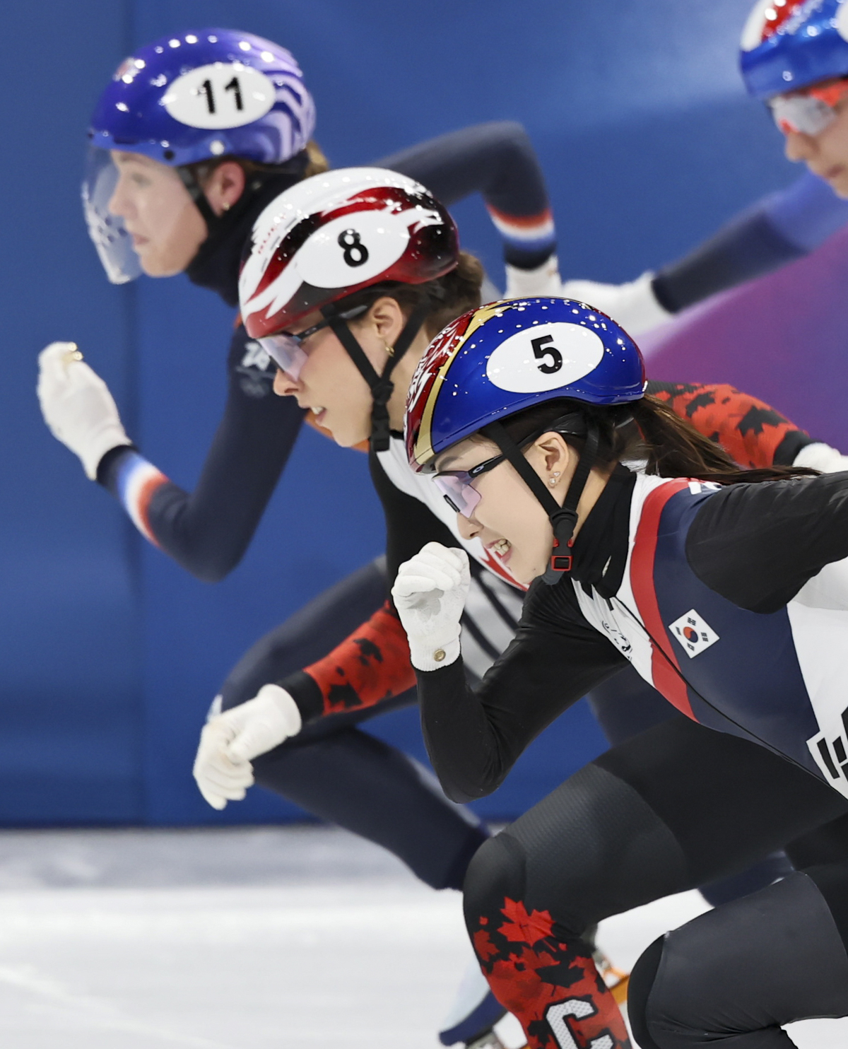 쇼트트랙 최민정이 이탈리아 밀라노 아이스스케이팅 아레나에서 열린 2026 밀라노·코르티나 담페초 동계올림픽 여자 쇼트트랙 3000m 계주 결승에서 스타트를 하고 있다. 밀라노=뉴시스
