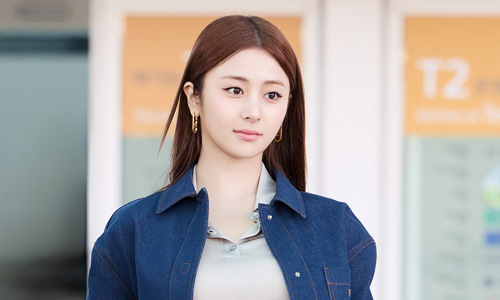 르세라핌 허윤진, 데님으로 완성한 봄 패션