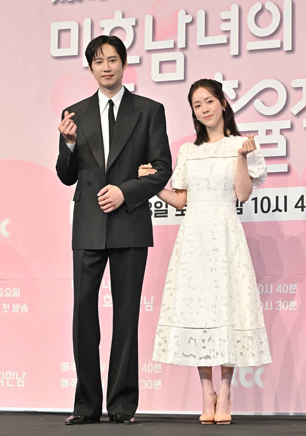 [SW포토]박성훈-한지민,'잘 어울리나요?'