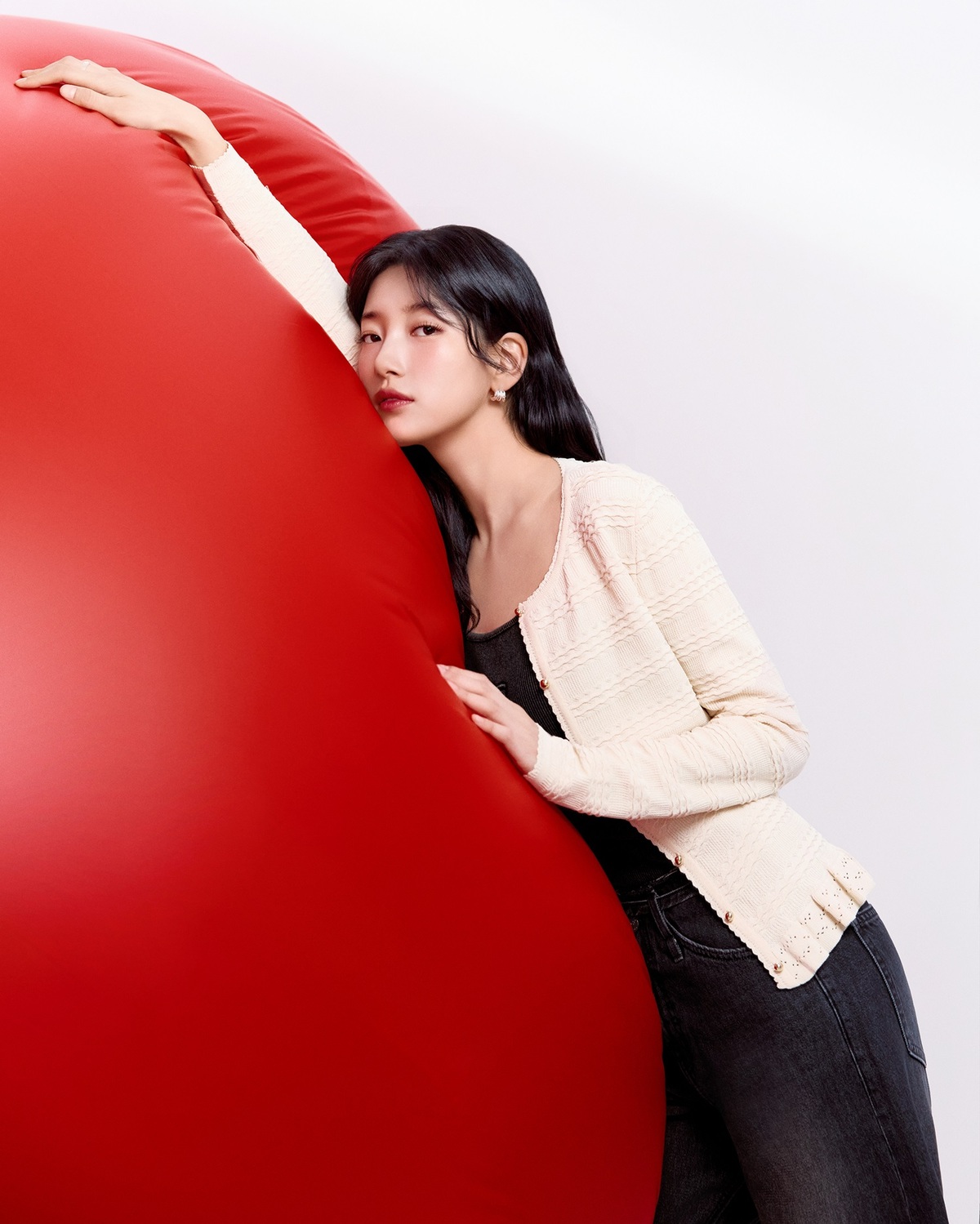 배우 수지. 자료=게스(GEUSS) 제공