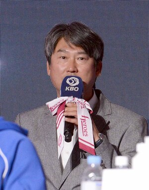 [SW포토]키움 설종진 감독,'올해 목표는'