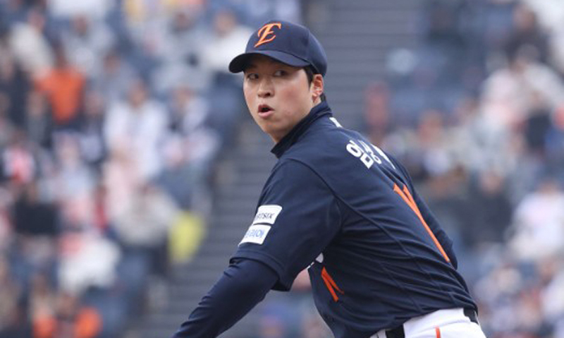 화이트 ‘허벅지 부상’에 엄상백 ‘헤드샷 퇴장’