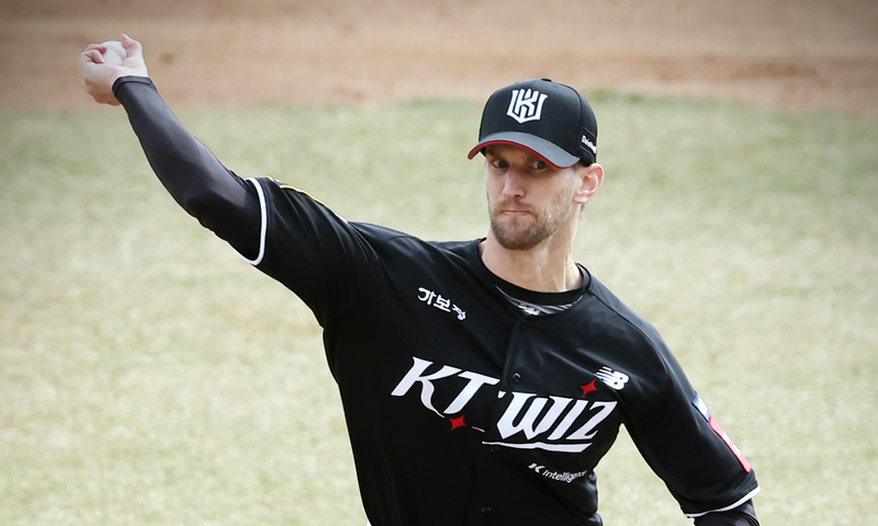 KT, 보쉴리 호투 앞세워 개막 3연승