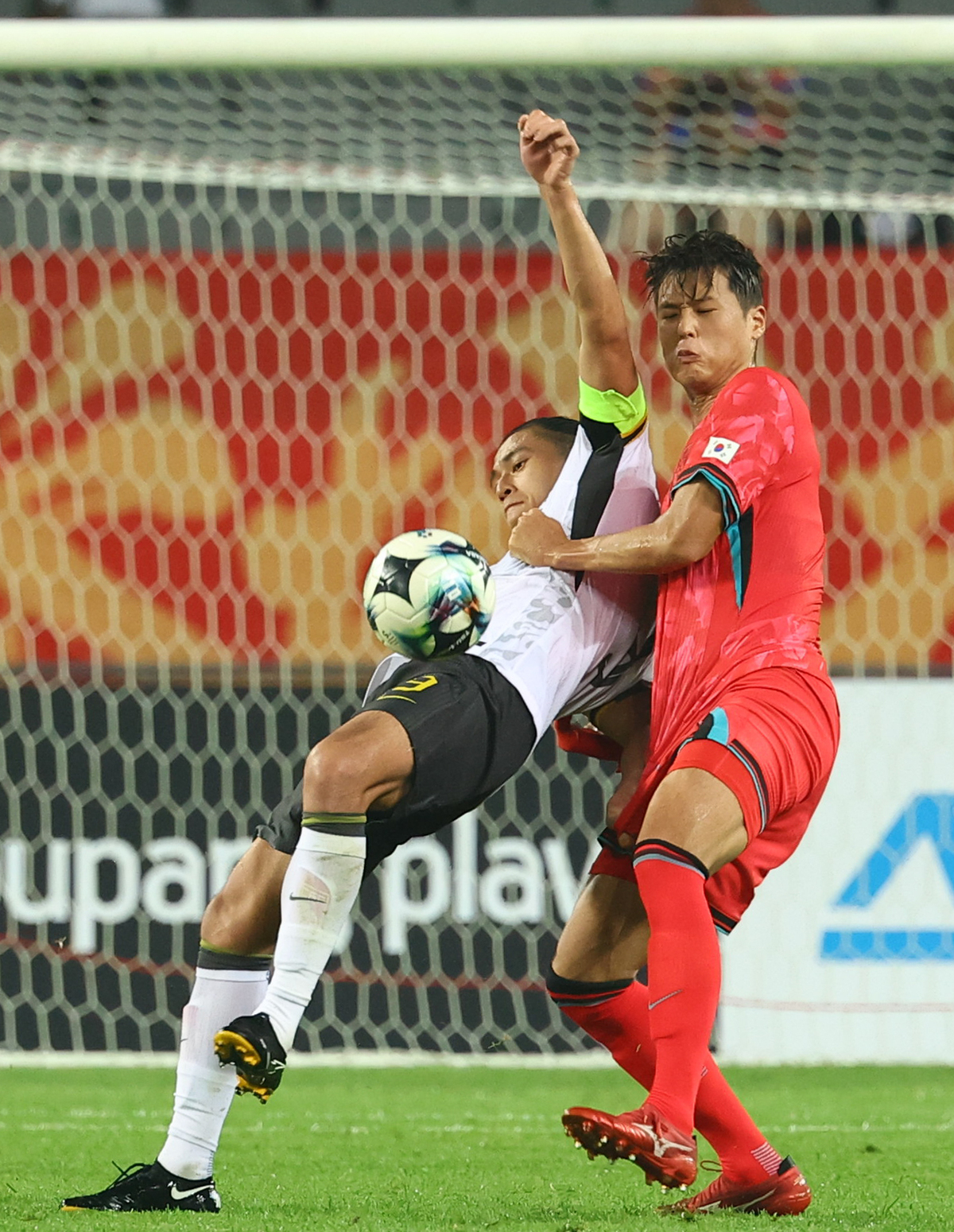 센터백 김주성, 경합 도중 부상으로 조기 교체… 김태현 투입