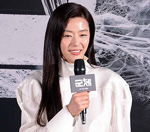 전지현, 눈부신 미모