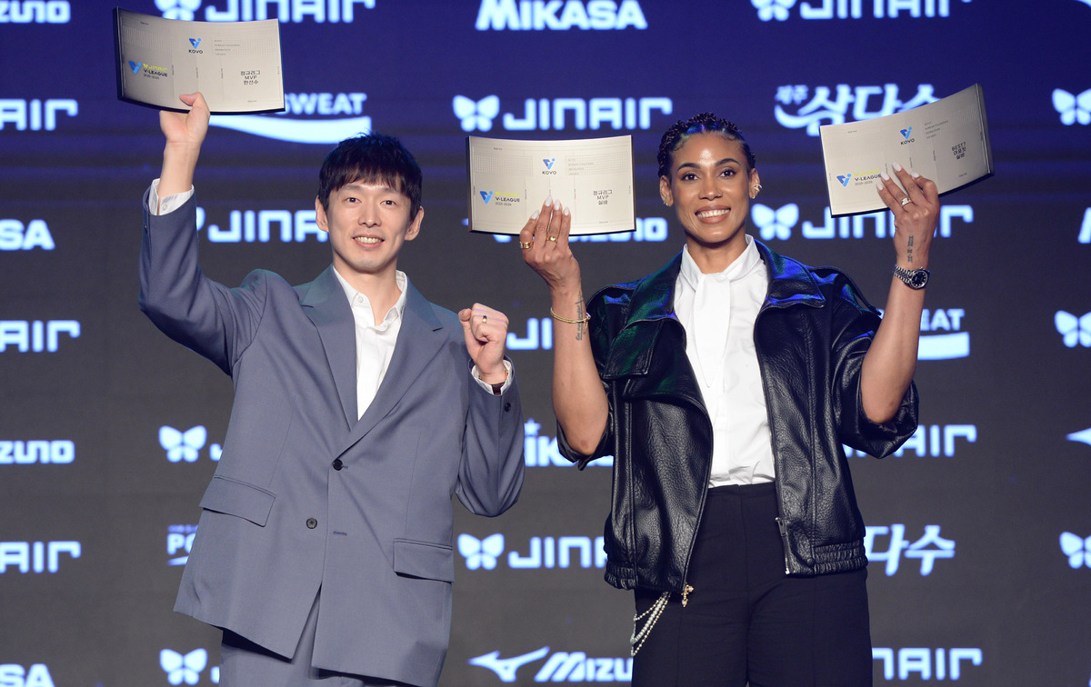 [SW포토] 프로배구 정규리그 영광의 MVP 수상자