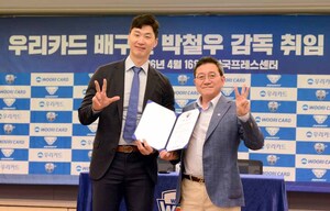 [SW포토]박철우 감독,'3년 계약했어요'