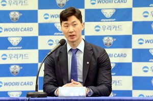 [SW포토]우리카드 박철우 신임 감독