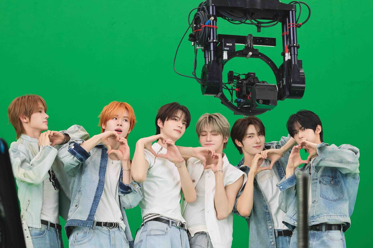 "최애가 코 앞에"… VR, K-팝의 새 지형을 그리다