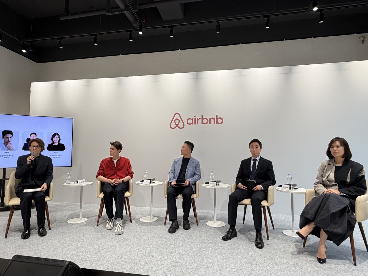 에어비앤비는 28일 미디어 간담회에서 전문가 패널 토크를 통해 K-컬처로 시작된 한국여행 수요가 지속가능한 방향으로 나아가기 위한 방안을 모색했다. 이화연 기자
