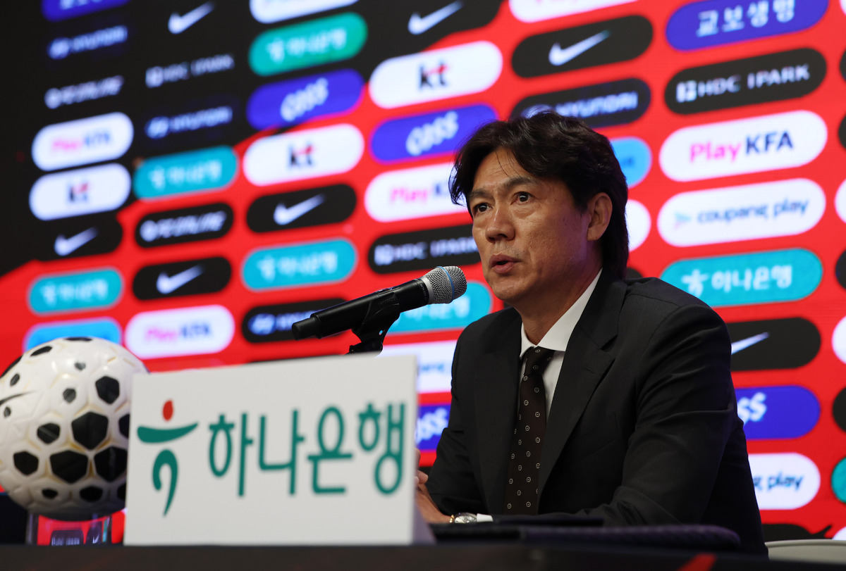 홍명보 대한민국 축구 국가대표팀 감독이 16일 오후 서울 종로구 KT 광화문 빌딩 웨스트에서 열린 2026 FIFA 북중미 월드컵 최종 명단 발표 기자회견에서 발언하고 있다. 사진=뉴시스