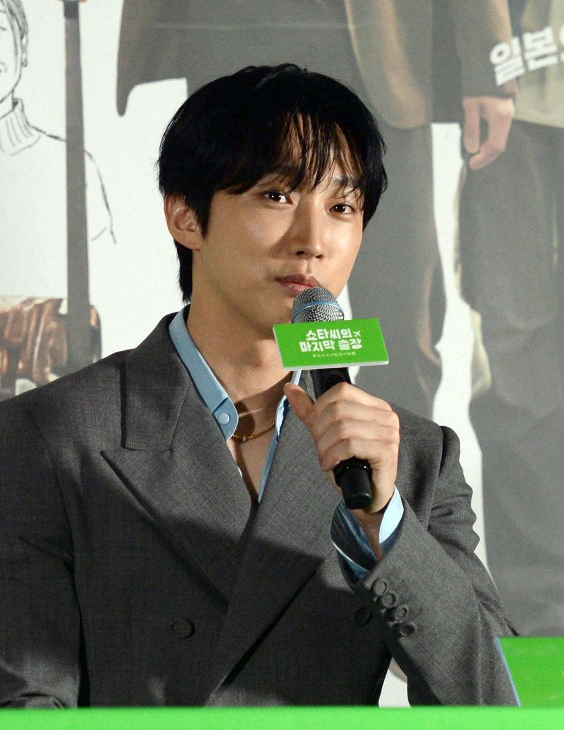 [SW포토] 무대인사하는 배우 진영
