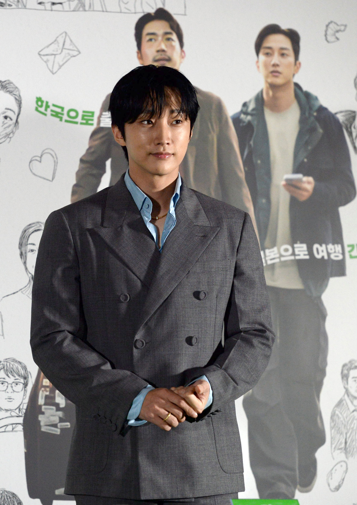 [SW포토] 배우 진영의 범접 불가한 포∼즈