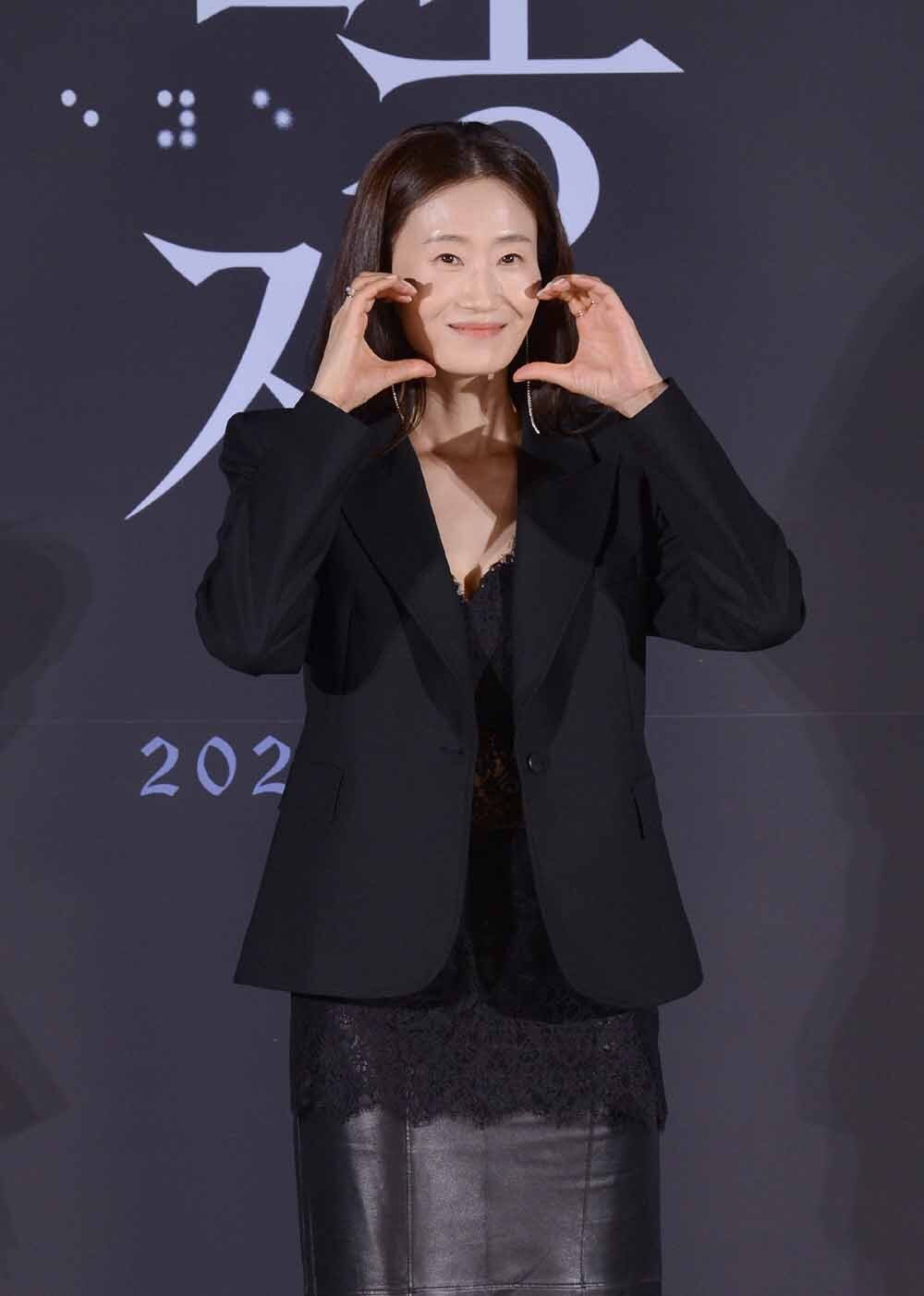 [SW포토]배우 김영아의 볼하트