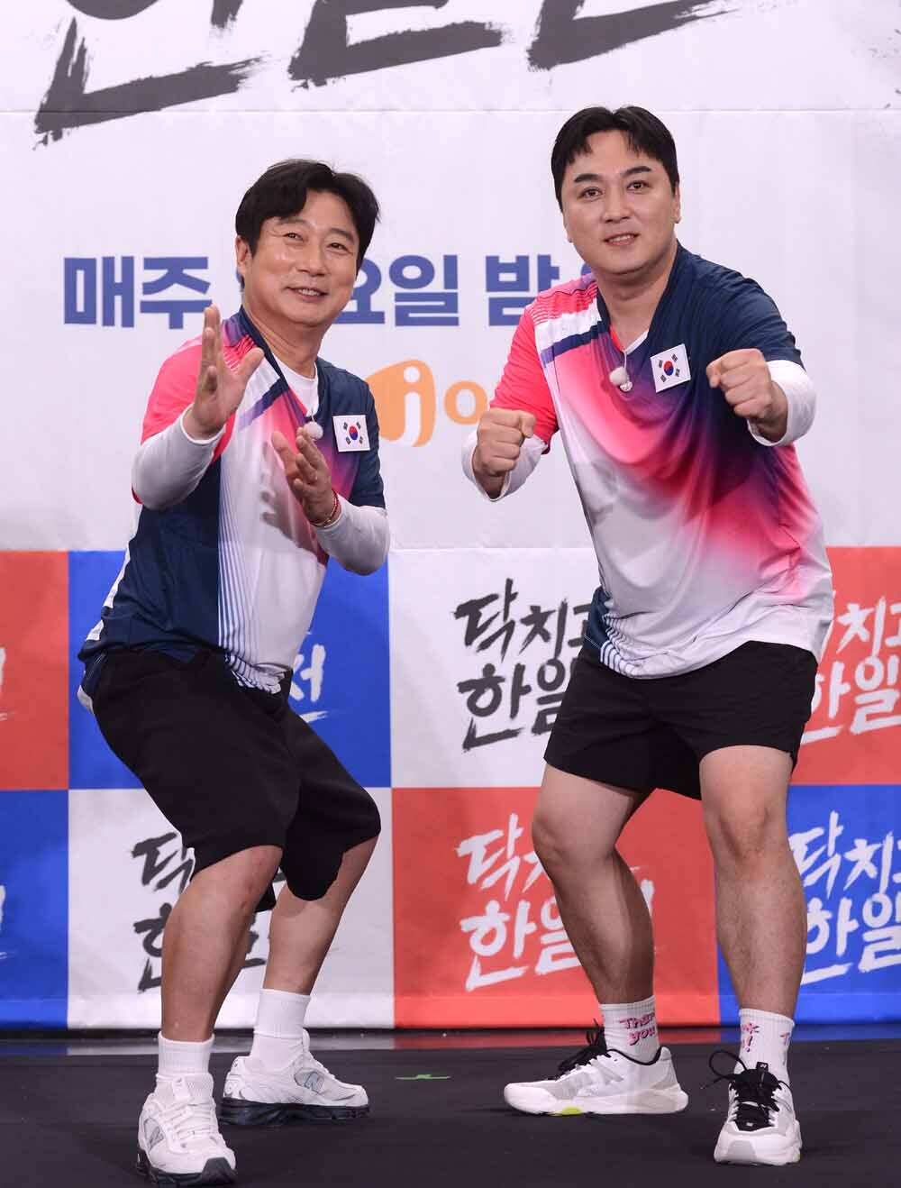[SW포토]'닥치고 한일전' 한국대표 이수근과 황제성